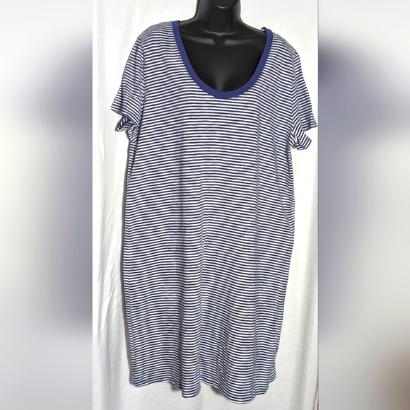 Universal Thread Dresses & Skirts - NWT Women's Universal Threads Blue & White Striped T-shirt Dress| Size XXL